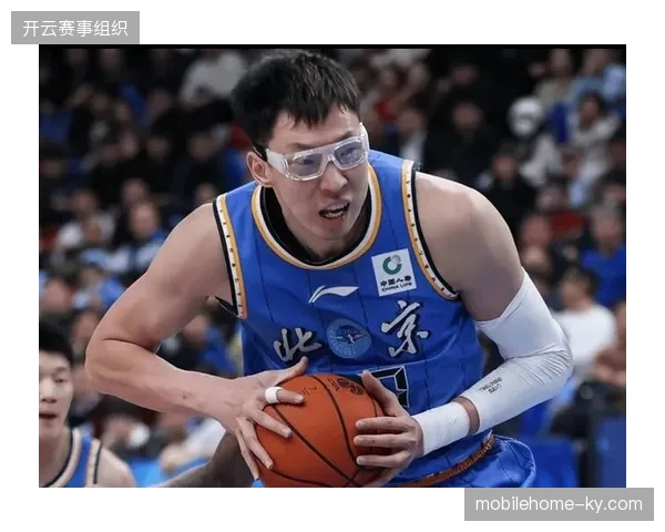 周琦在2026年初透露其眼部伤势仍需恢复时间,同时上赛季的腰伤问题也未完全康复,健康状况成疑 周琦在2026年初透露其眼部伤势仍需恢复时间,同时上赛季的腰伤问题也未完全康复,健康状况成疑